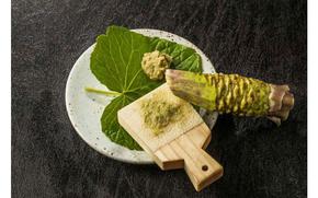 wasabi and grating tool are on a dish.