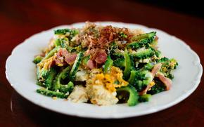 Goya champuru on a white plate.