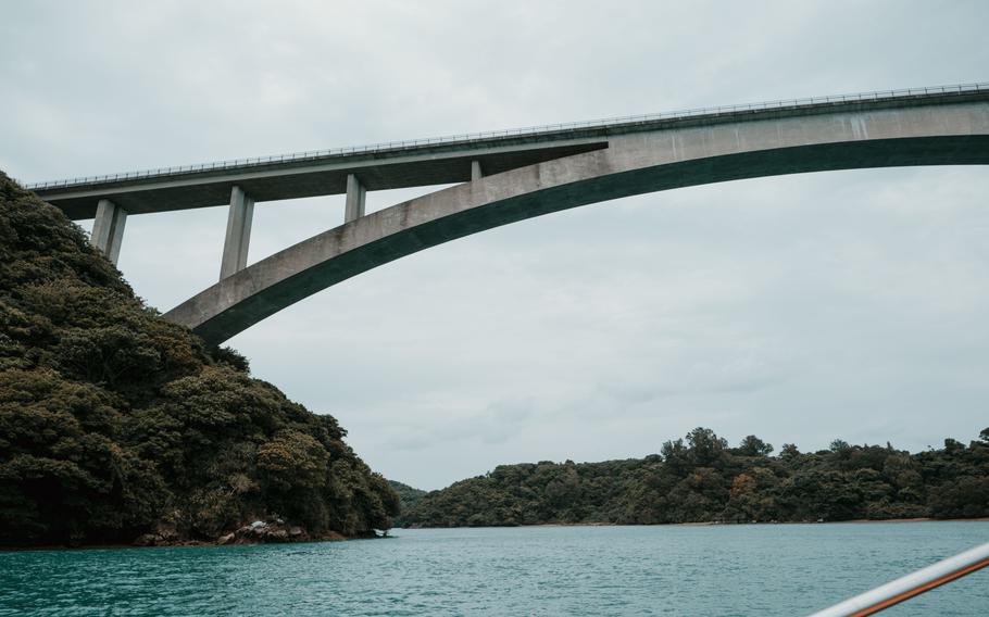 photo of the bridge. taken photo from the boat.