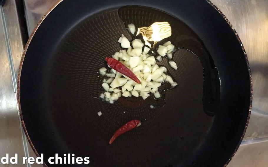 fry garlic and red chili with olive oil in a frying pan.