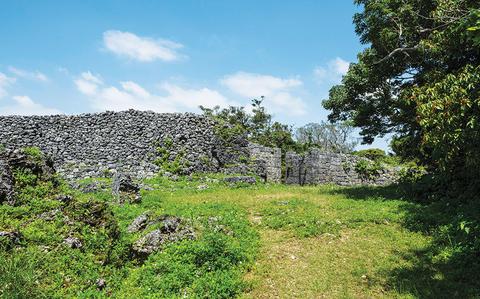 A Walk Through Okinawa’s Itokazu Castle Ruins 