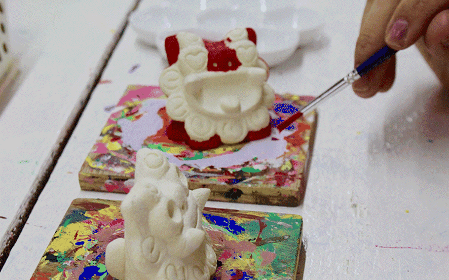 Painting shisa is a great way to have a customized souvenir for your home. Photos by Denisse Rauda