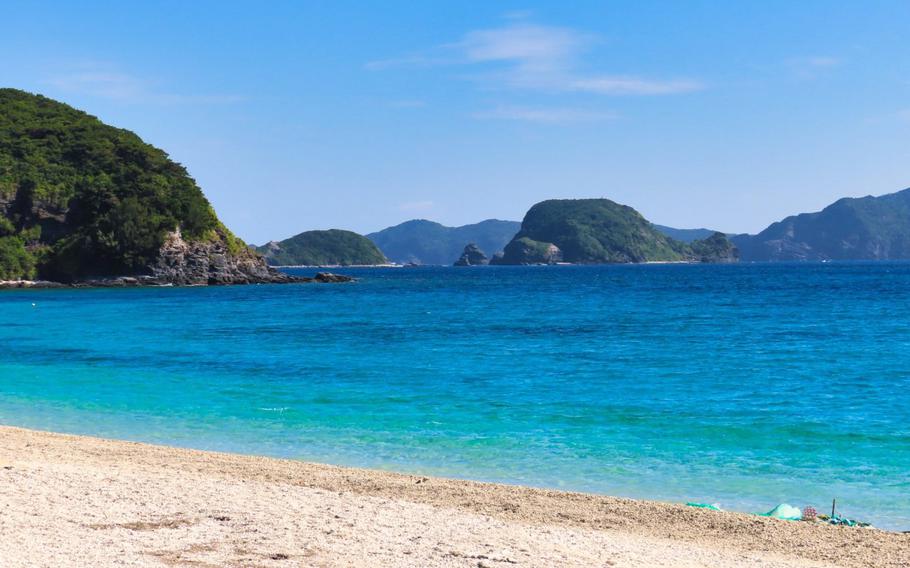 Entering Furuzamamai Beach