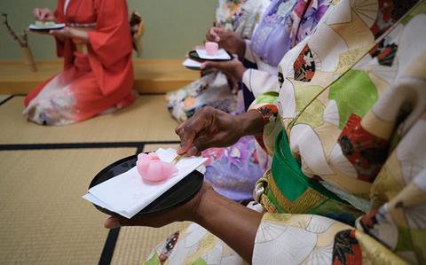 Photo Of ​​​​​​​Embracing, appreciating Japanese tea ceremony in Okinawa City