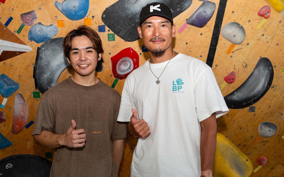 Owner Chihiro Iwami (right) and staff member Hiroto Uechi (left) help customers by giving advice.